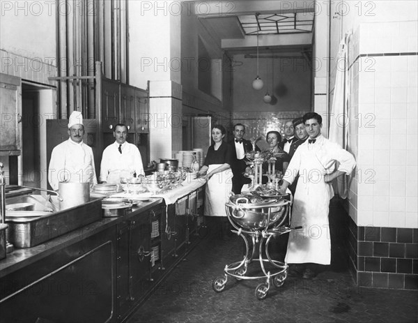 italy, lombardia, milan, railway station, restaurant, 1931