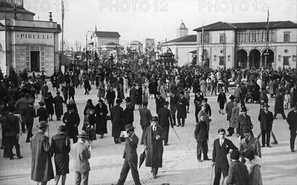 italy, lombardia, milan trade fair, piazza italia, 1920-1930