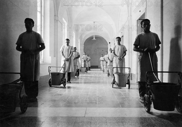 italy, piemonte, acqui terme, hot spring, 1920-1930