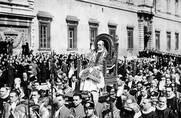 italy, rome, pope pio XII, papal cortege, 1939