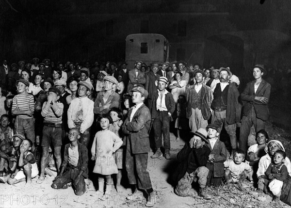 italy, group of people, 1910-20