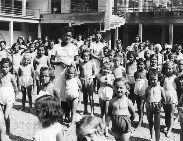 bolzano, enfants à la crèche, 1953