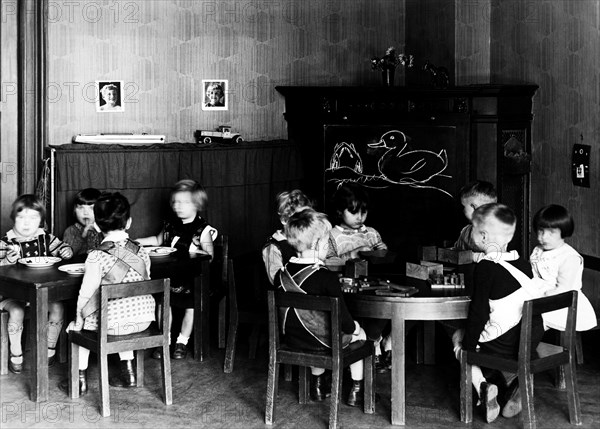 berlin, hôtel pour enfants, enfants à table