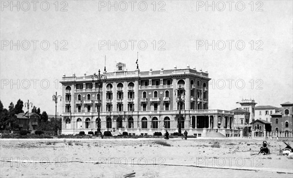 lido di cesenatico, le grand hôtel et piazzale vittorio veneto, 1910