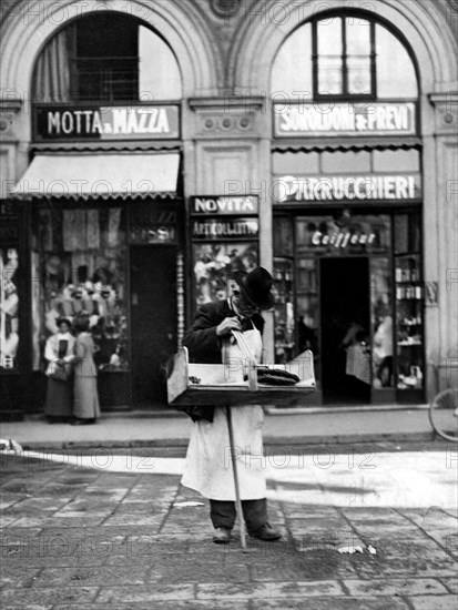 métiers anciens, vendeur de "biscetta" à milan, 1910