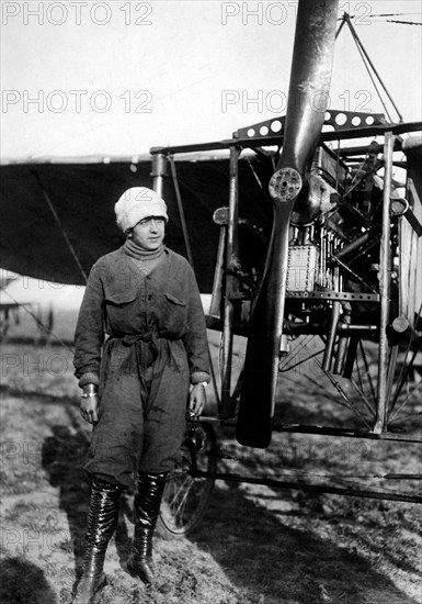 aéronautique, portrait de l'aviatrice jeanne herven, 1910