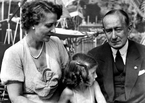 electra marconi entre ses parents, 1936
