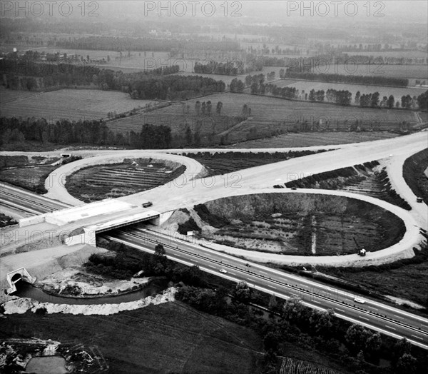 construction de routes, jonction d'autoroutes, 1967