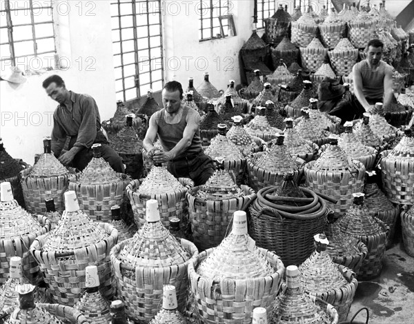 fermeture des demijohns, 1959