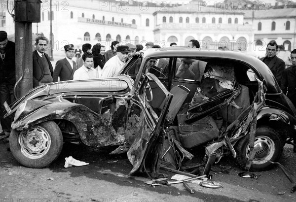 voiture après un accident de la route, 1959