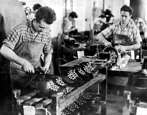 fabrication de chaussures de ski et d'alpinisme, 1956