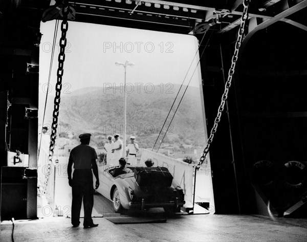 voitures quittant le ferry appia, 1961