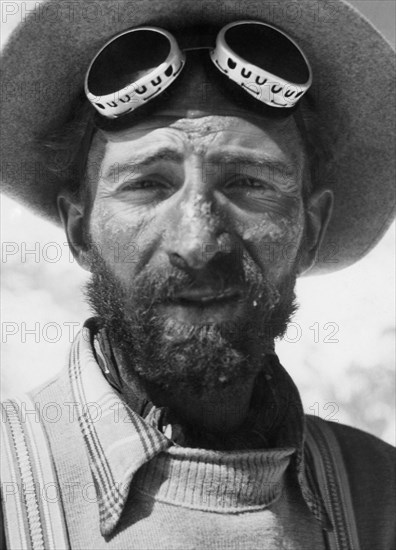 Portrait d'hermann buhl après l'ascension de nanga parbat, pakistan, 1953