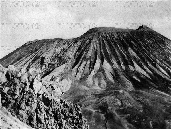 rapport sur l'éruption du vésuve du 4 avril 1906, vésuve, le funiculaire détruit par l'éruption, 1906