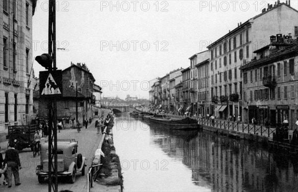 convoi de navires transportant du sable le long de la ripa ticinese, 1946 1950