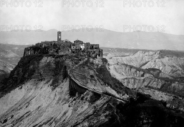 vue de la civita di bagnoregio, viterbo, 1920