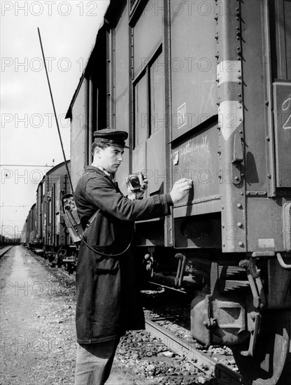 italie, lombardie, milan, gare de secteur radio, 1963