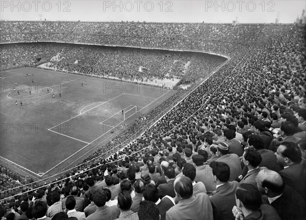 italie, lombardie, milan, vue du stade pendant le derby milan-inter, 1959