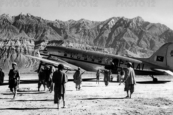 inde, kashmir, fourniture de provisions à skardu dans la région du balkistan, 1956