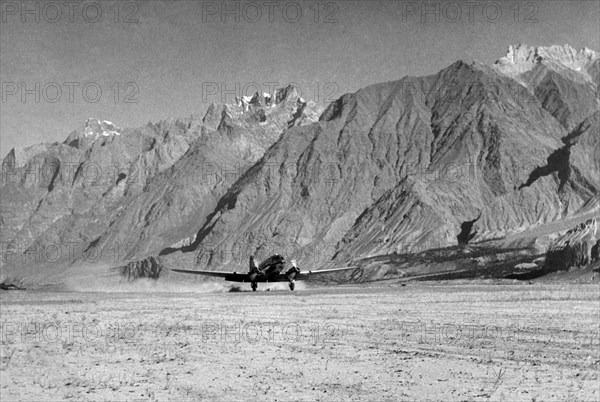 Inde, Cachemire, atterrissage à Skardu, 1957