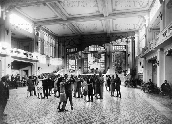 italie, campanie, hall intérieur des thermes d'agnano, naples, 1920 1930