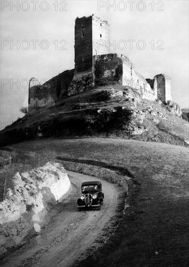 italie, veneto, montecchio maggiore, vue du château de romeo, 1920 1930