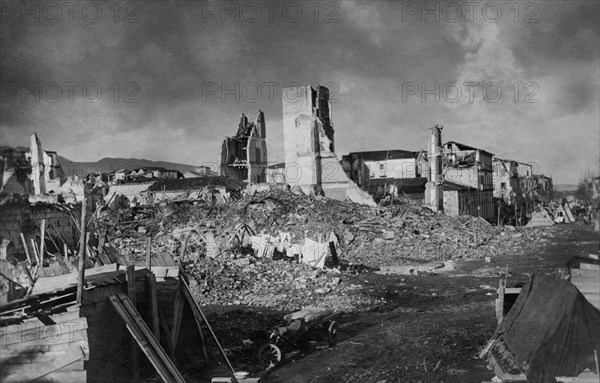 italie, sicile, tremblement de terre de messine, le viale san martino détruit, 1908