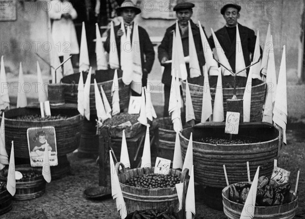 italie, campanie, naples, vendeurs d'olives, 1940