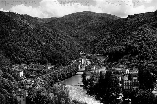 italie, toscane, bagni di lucca, vue aérienne de la ville, 1946