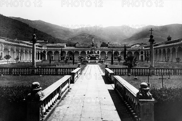 italie, toscane, vue du cloître de la certosa di calci, 1950