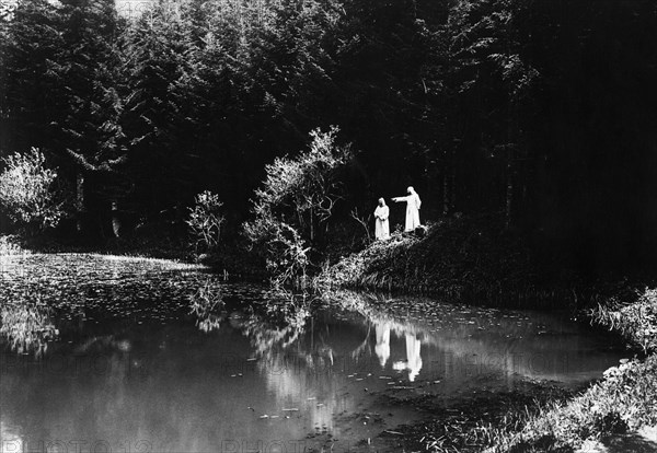 italie, toscane, camaldoli, petit lac près de l'ermitage sacré, 1920