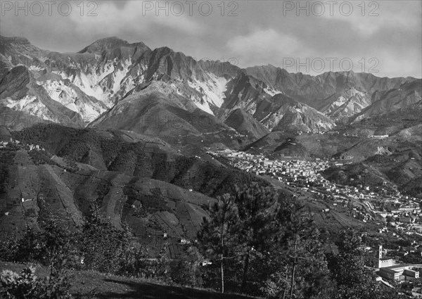 italie, toscane, vue des Alpes apuanes et de la carrara, 1920 1930