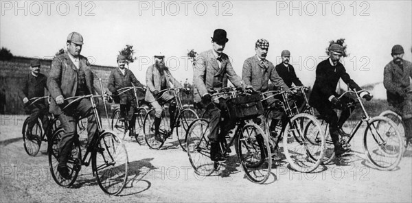 italie, pavie, un groupe de membres du tci en excursion, 1895