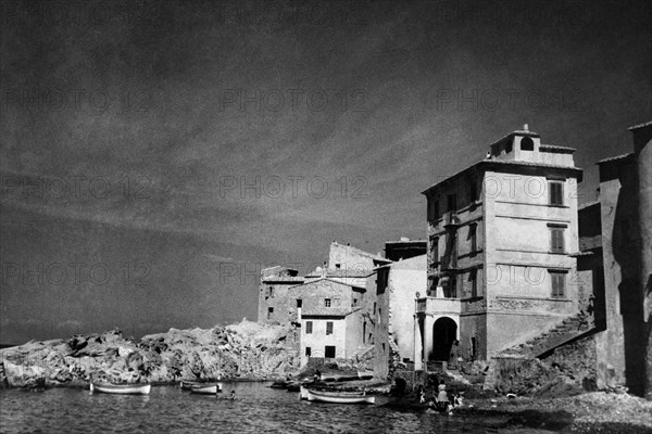 toscane, île d'elbe, marciana marina, vue du village de pêcheurs, 1951