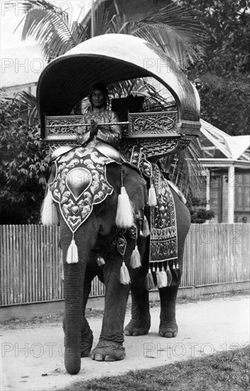 asie, thaïlande, pèlerin bouddhiste de haut rang, années 1920