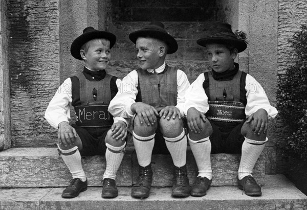 italie, merano, costumes typiques, 1940