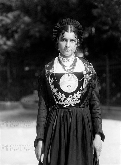 italie, trentino alto adige, costumes typiques casteltesino, 1920 1930