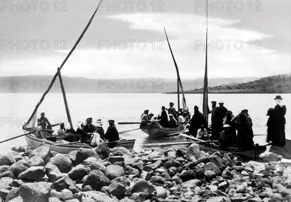 moyen-orient, israel, palestine, pelerins sur le lac tiberias, 1920 1930