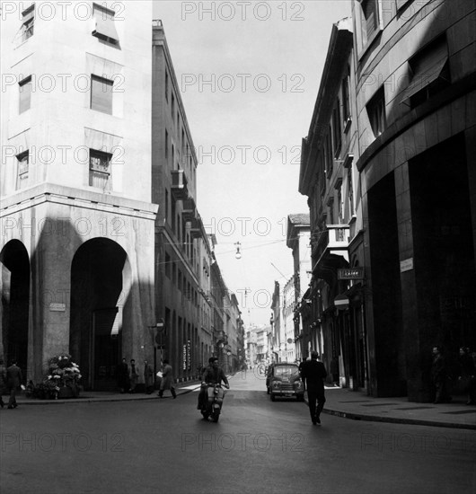 italie, lombardie, milan, via montenapoleone, 1953