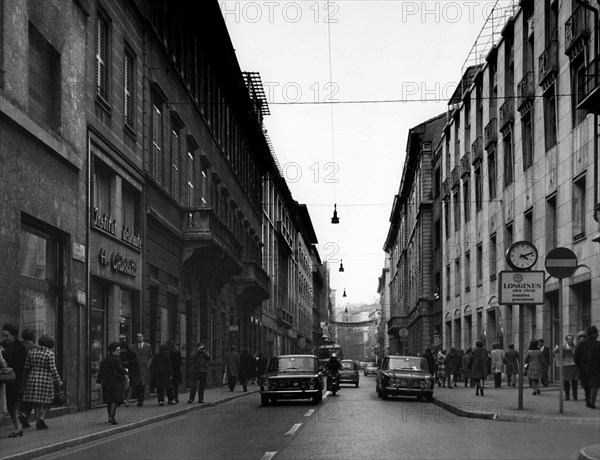 italie, lombardie, milan via montenapoleone, 1970