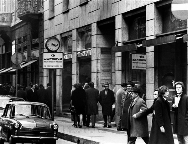 italie, lombardie, milan via montenapoleone, 1970