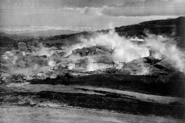 italie, toscane, larderello, les fumerolles d'acide borique près de pomarance, 1910 1920