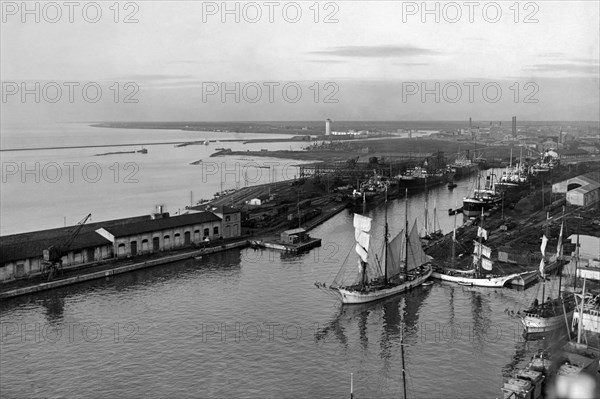 eurpoa, italie, toscane, livourne, vue du nouveau port, 1920 1930