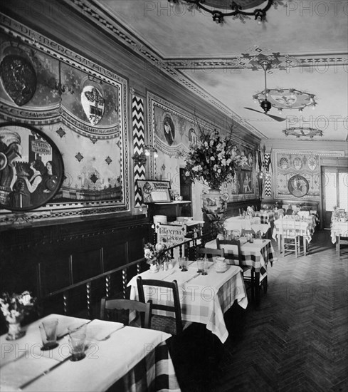 europe, italie, toscane, florence, intérieur de la taverna dei ghiottoni, 1930 1940