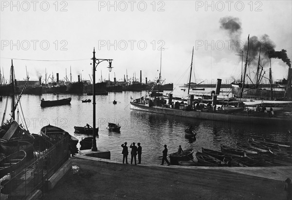 europe, italie, toscane, livourne, vue du port, 1900 1910