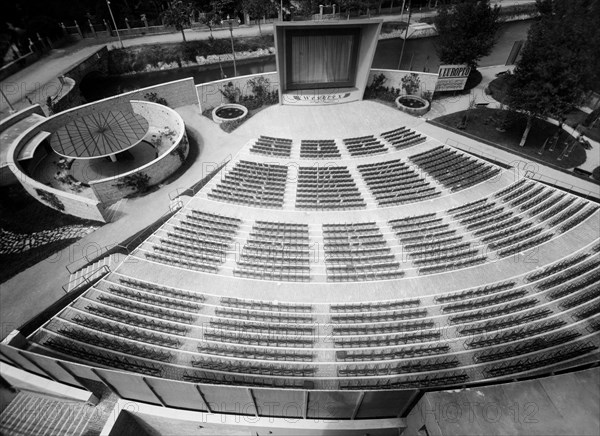 italie, lido de venise, arène de cinéma en plein air au palais du cinéma, années 1950