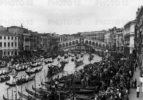 italie, venise, régate historique sur le grand canal, 1920 1930