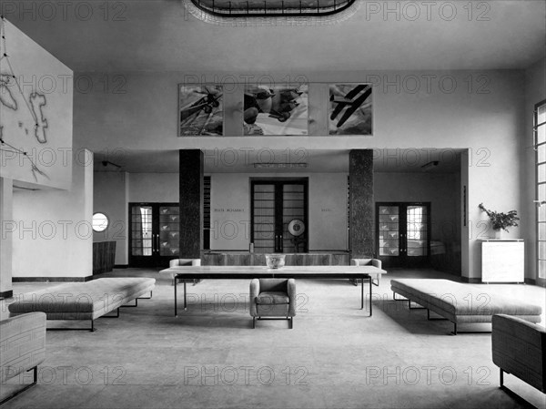 italie, venise, la salle d'attente de l'aéroport marco polo, 1935