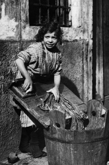 italie, venise, jeune blanchisseuse, 1900 1910