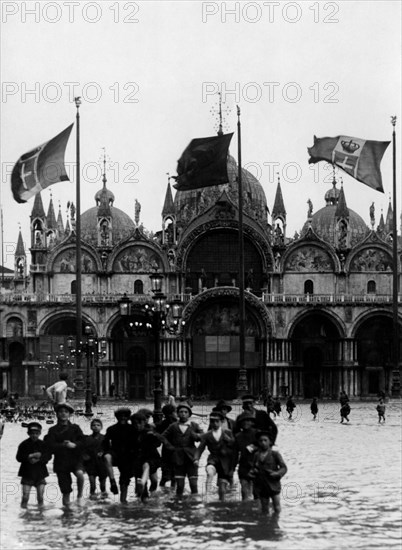 italie, venise, piazza san marco inondée, 1910 1920